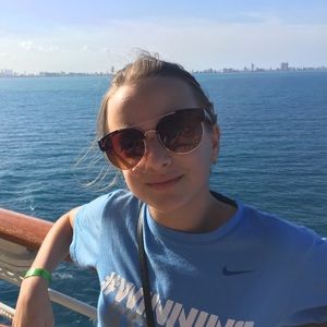 Meet your Posher, Alexandra